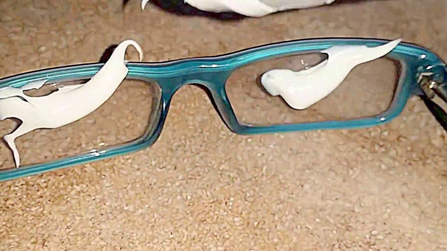 Ezekkel a trükkökkel minden karc eltüntethető a szemüvegedről!