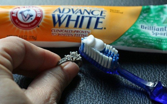 Döbbenetes! Mire képes az egyszerű fogkrém!!!