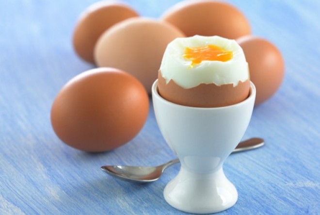 Tökéletes főtt tojás nem is olyan egyszerű mint gondoltuk, mutatjuk, hogy csináld!