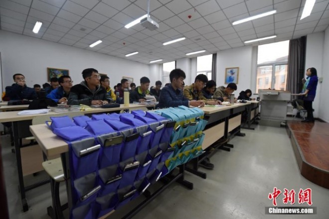 Egy Kínai iskolában így oldják meg a mobil kérdést