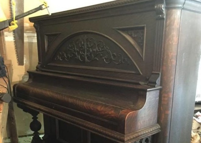 Nem fogod elhinni mi lett ebből a régi, rozzant zongorából!