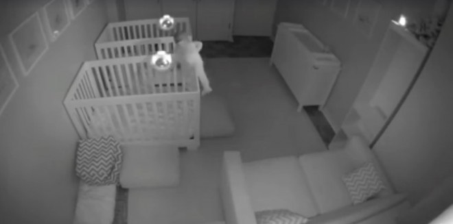 A szülők ledöbbentek a gyerekszoba kamerájának éjszakai felvételein!