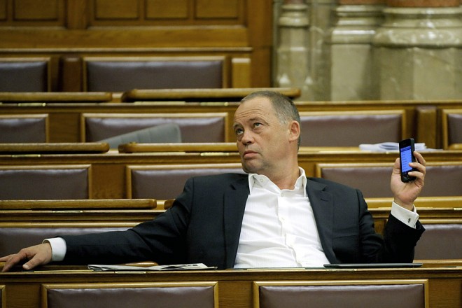 Látta már a részegen felszólaló magyar politikust?(VIDEO)