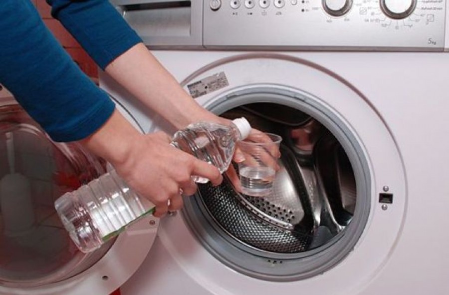 Büdös és vízköves a mosógépe? Próbálja ki ezt a vegyszermentes módszert!