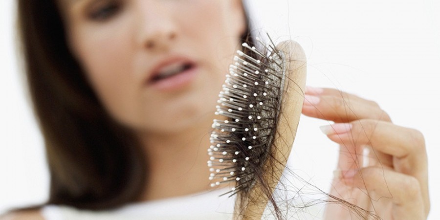 Nők, legyetek óvatosak! Elveszíthetitek hajatokat és körmötöket ha nem jól használjátok ezt a mindennapi dolgot!