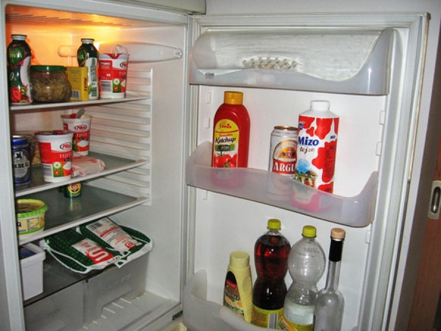 Ha havonta egyszer megcsinálod ezt a hűtőddel, sokkal kevesebbet fog fogyasztani!