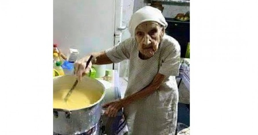 Kíváncsi vagyok hányan osztják meg ezt az idős nőt, aki egész életében a szegényeknek főzött!