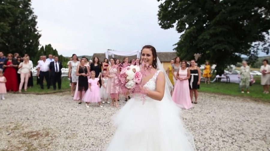 Elképesztő mi történ a magyar pár esküvőjén! Szem nem marad szárazon! (VIDEO)